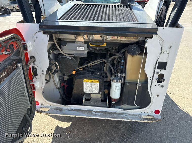 image for item DY7992 2021 Bobcat T76 r series tracked skid steer loader