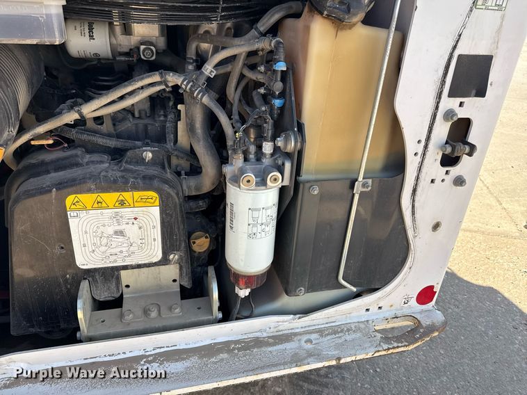 image for item DY7992 2021 Bobcat T76 r series tracked skid steer loader