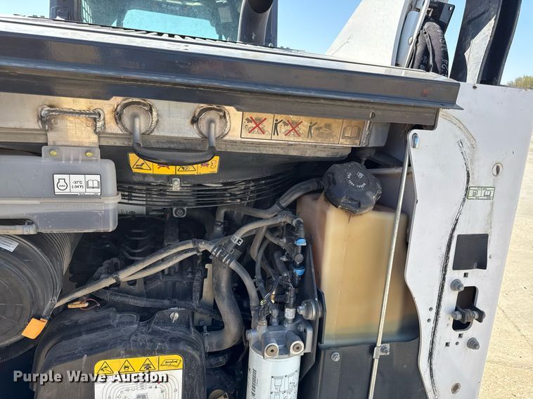 image for item DY7992 2021 Bobcat T76 r series tracked skid steer loader