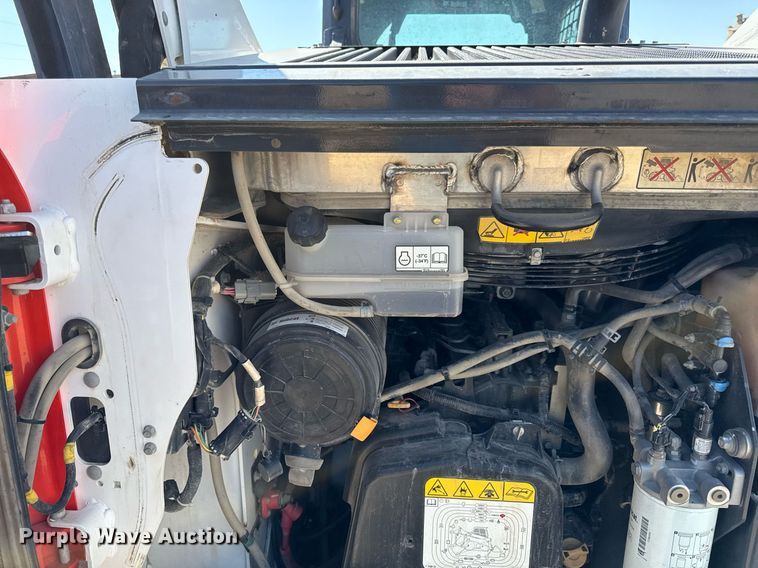 image for item DY7992 2021 Bobcat T76 r series tracked skid steer loader