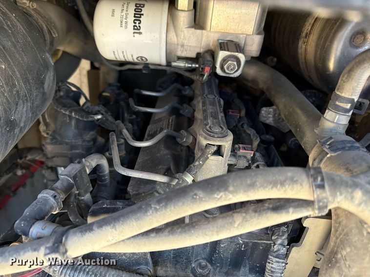 image for item DY7992 2021 Bobcat T76 r series tracked skid steer loader