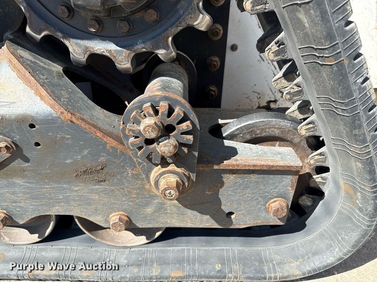 image for item DY7992 2021 Bobcat T76 r series tracked skid steer loader