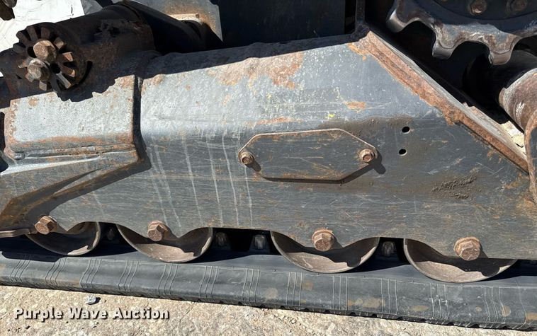 image for item DY7992 2021 Bobcat T76 r series tracked skid steer loader