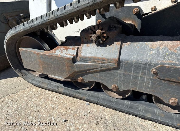 image for item DY7992 2021 Bobcat T76 r series tracked skid steer loader