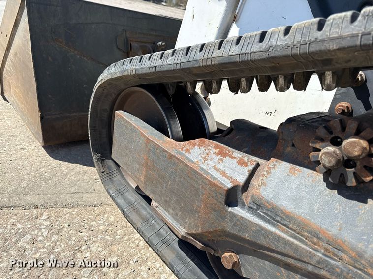 image for item DY7992 2021 Bobcat T76 r series tracked skid steer loader