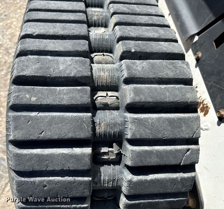 image for item DY7992 2021 Bobcat T76 r series tracked skid steer loader