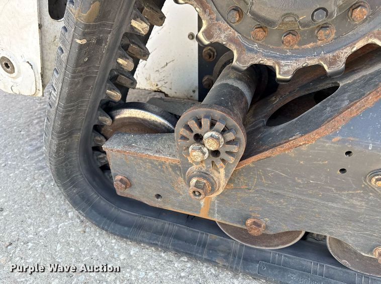 image for item DY7992 2021 Bobcat T76 r series tracked skid steer loader