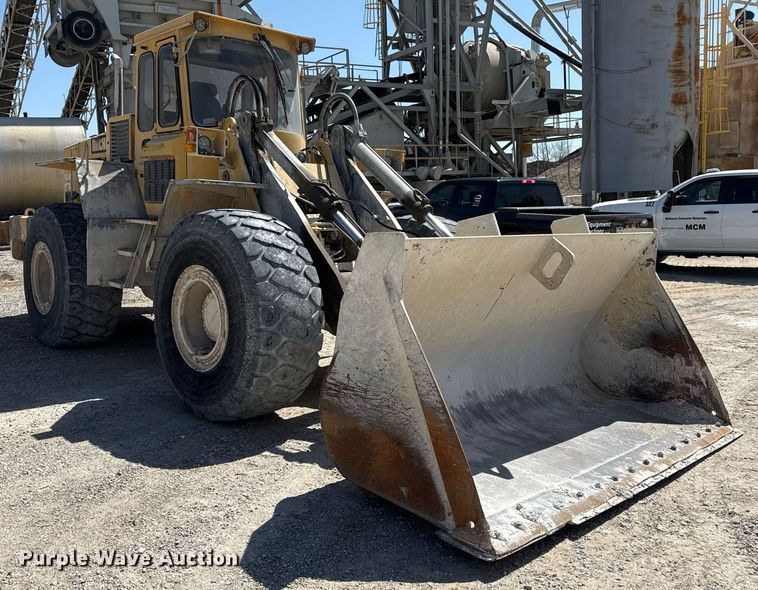 image for item DY7996 1990 Michigan L120 wheel loader