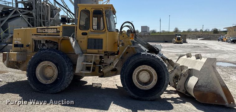 image for item DY7996 1990 Michigan L120 wheel loader