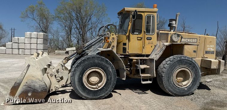 image for item DY7996 1990 Michigan L120 wheel loader