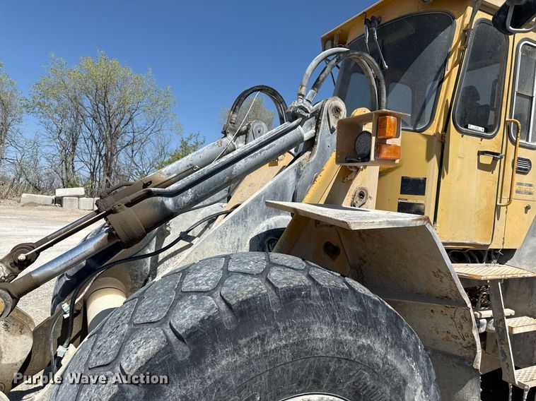 image for item DY7996 1990 Michigan L120 wheel loader