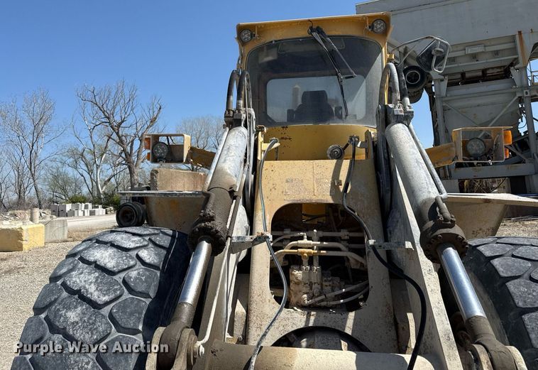 image for item DY7996 1990 Michigan L120 wheel loader