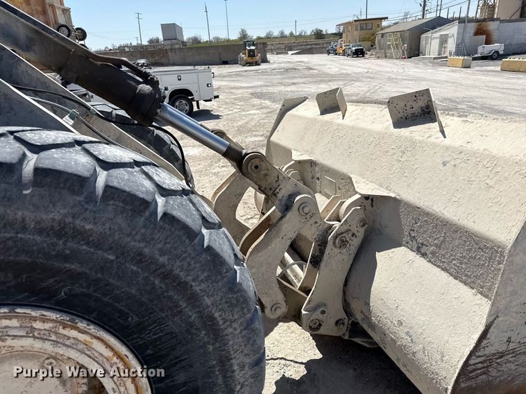 image for item DY7996 1990 Michigan L120 wheel loader