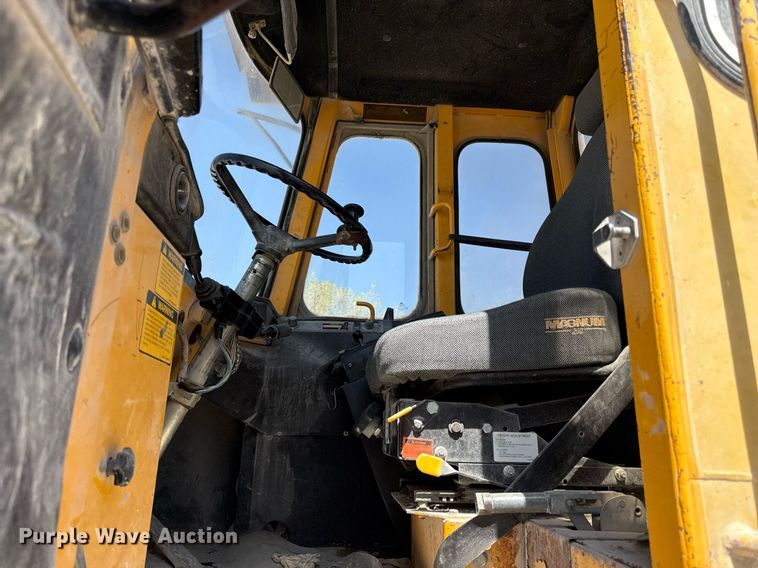 image for item DY7996 1990 Michigan L120 wheel loader