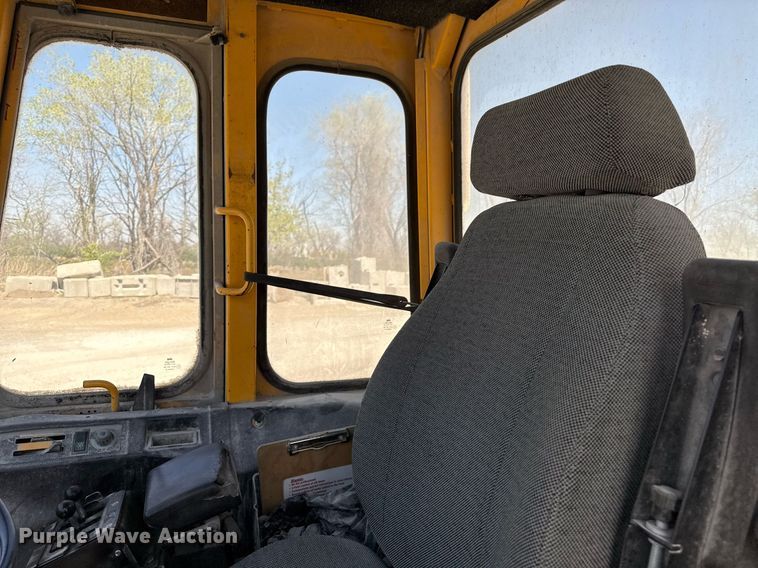 image for item DY7996 1990 Michigan L120 wheel loader