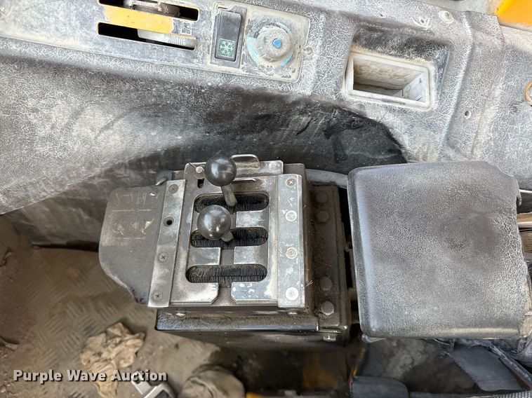 image for item DY7996 1990 Michigan L120 wheel loader