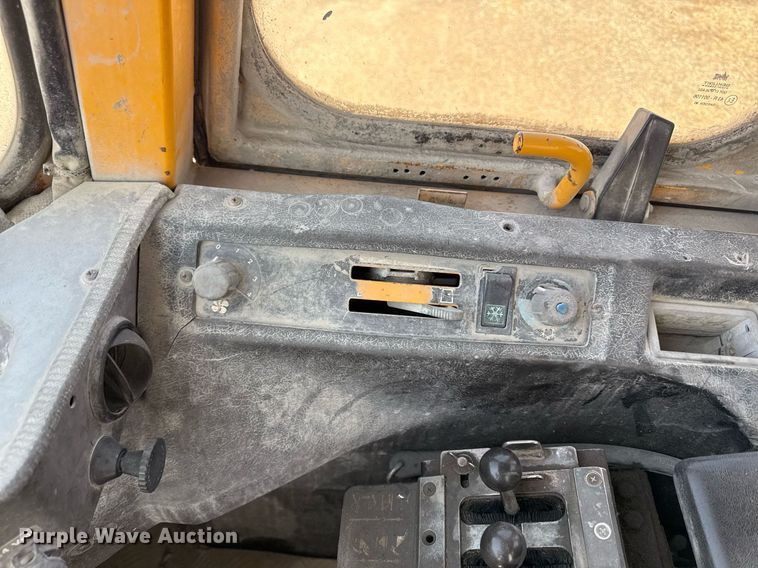 image for item DY7996 1990 Michigan L120 wheel loader