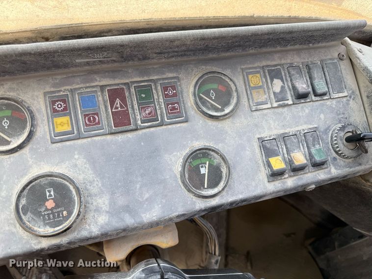 image for item DY7996 1990 Michigan L120 wheel loader