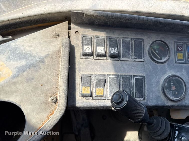 image for item DY7996 1990 Michigan L120 wheel loader