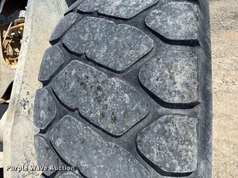 image for item DY7996 1990 Michigan L120 wheel loader