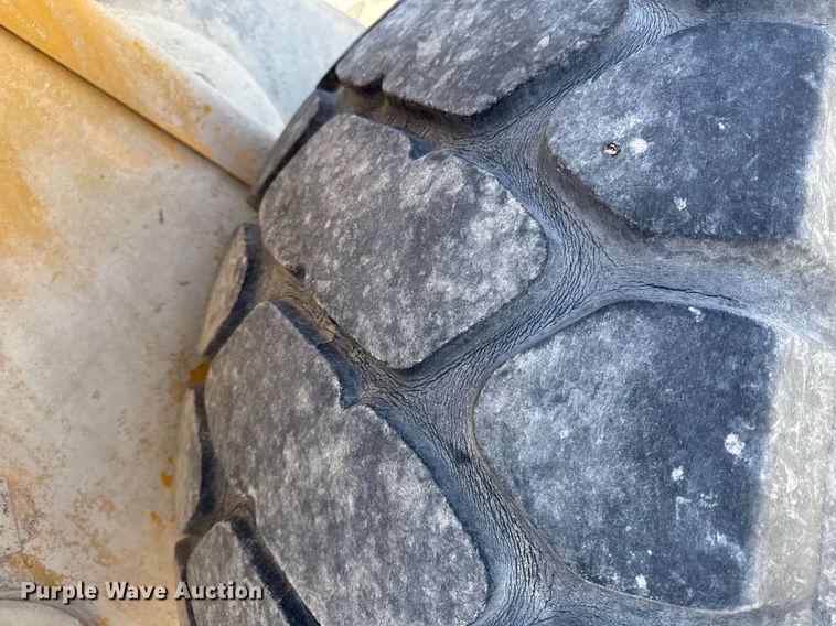 image for item DY7996 1990 Michigan L120 wheel loader