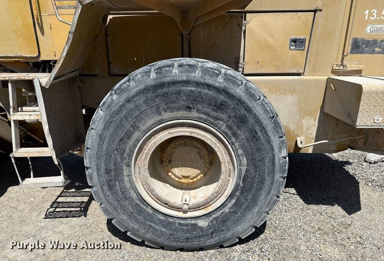 image for item DY7996 1990 Michigan L120 wheel loader