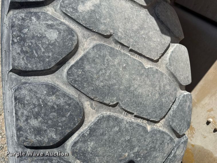 image for item DY7996 1990 Michigan L120 wheel loader