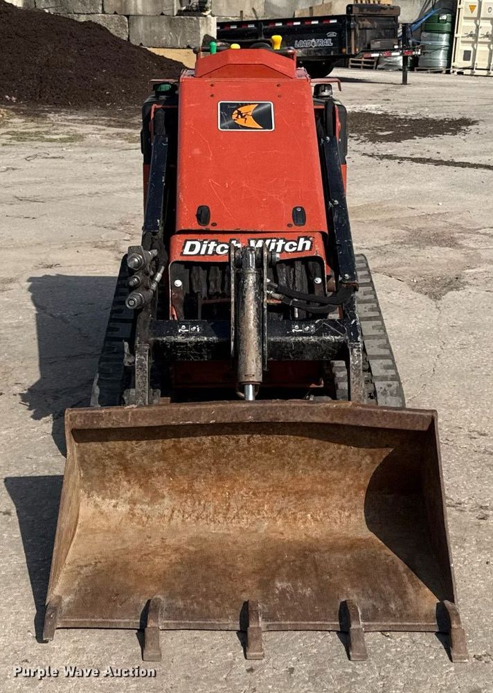 image for item DY7997 2017 Ditch Witch SK1050 compact utility loader