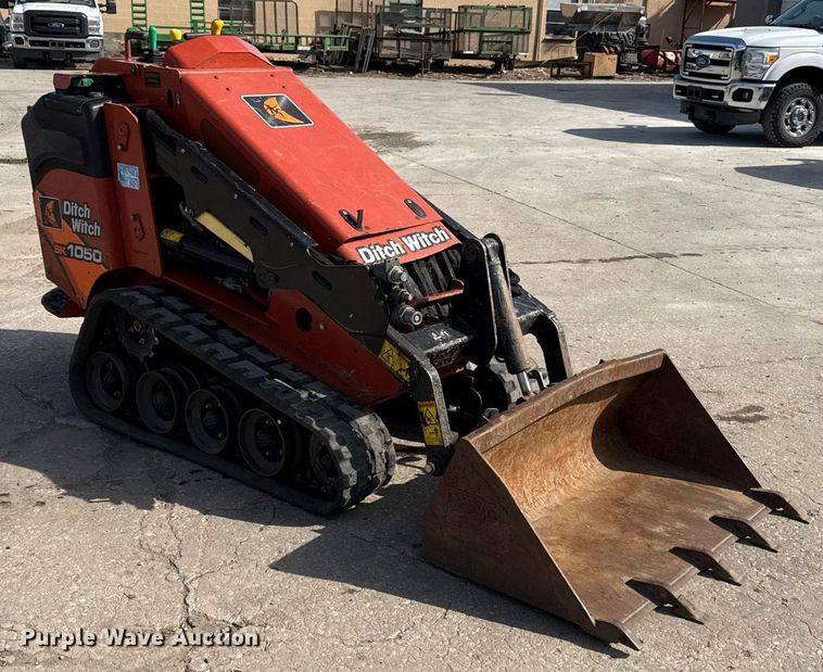 image for item DY7997 2017 Ditch Witch SK1050 compact utility loader