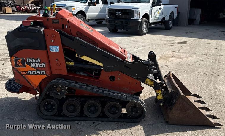 image for item DY7997 2017 Ditch Witch SK1050 compact utility loader