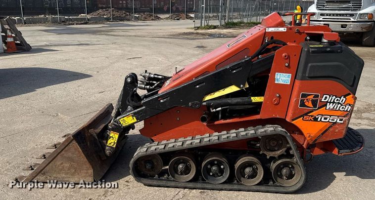 image for item DY7997 2017 Ditch Witch SK1050 compact utility loader