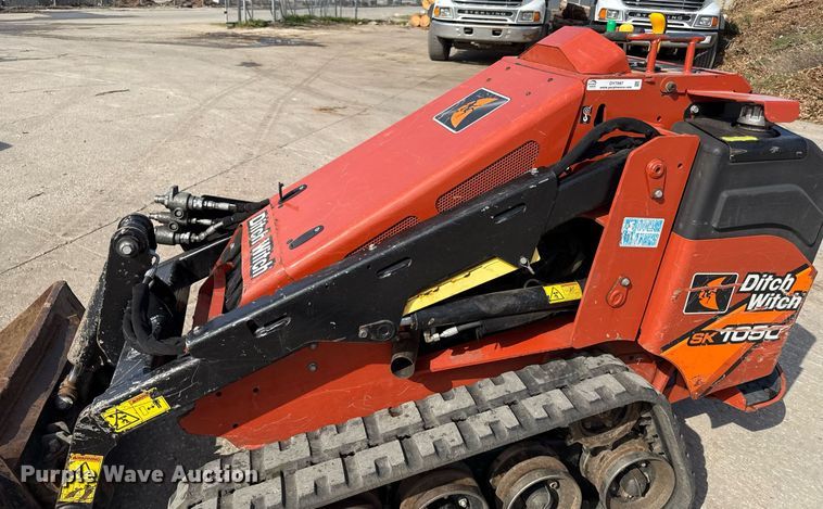 image for item DY7997 2017 Ditch Witch SK1050 compact utility loader