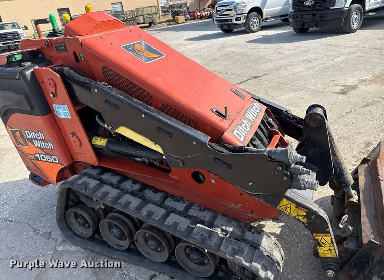 image for item DY7997 2017 Ditch Witch SK1050 compact utility loader