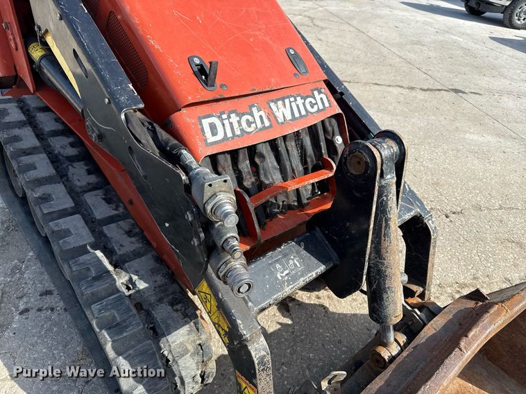 image for item DY7997 2017 Ditch Witch SK1050 compact utility loader