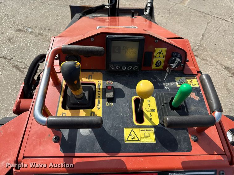 image for item DY7997 2017 Ditch Witch SK1050 compact utility loader