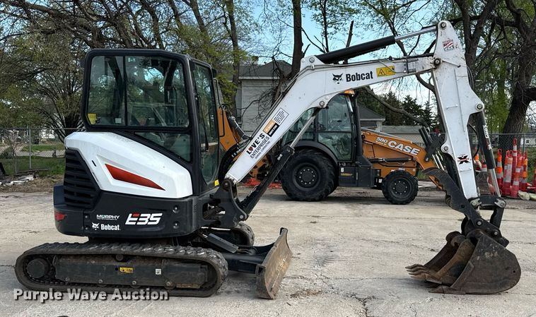 image for item DY8005 2021 Bobcat E35i mini excavator