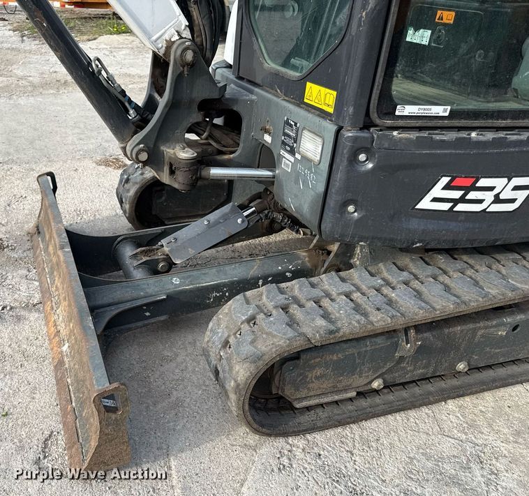 image for item DY8005 2021 Bobcat E35i mini excavator