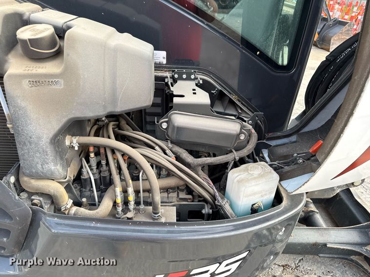 image for item DY8005 2021 Bobcat E35i mini excavator