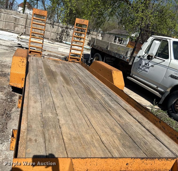 image for item DY8010 2002 Econoline LP016FE equipment trailer