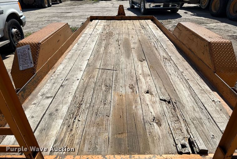 image for item DY8010 2002 Econoline LP016FE equipment trailer