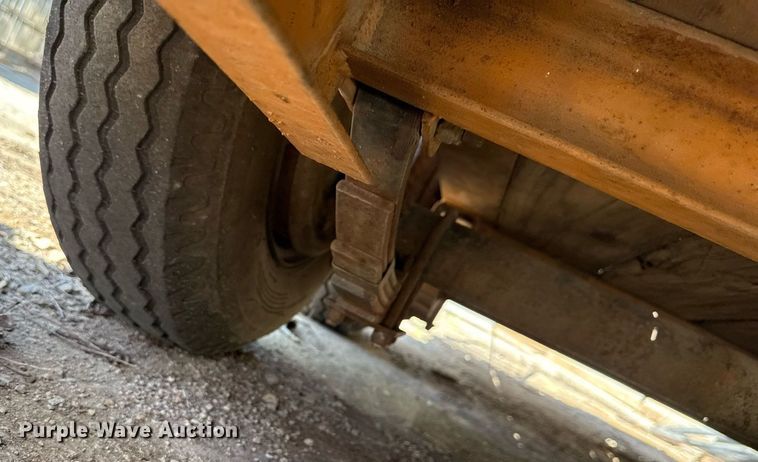 image for item DY8010 2002 Econoline LP016FE equipment trailer