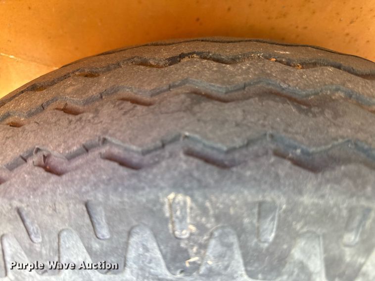 image for item DY8010 2002 Econoline LP016FE equipment trailer