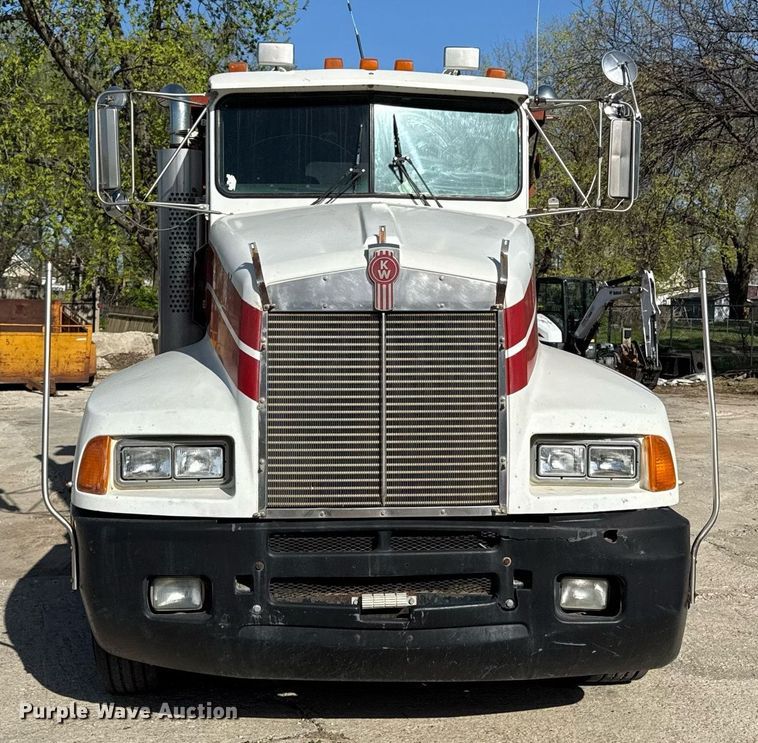 image for item DY8011 1987 Kenworth T600 dump truck