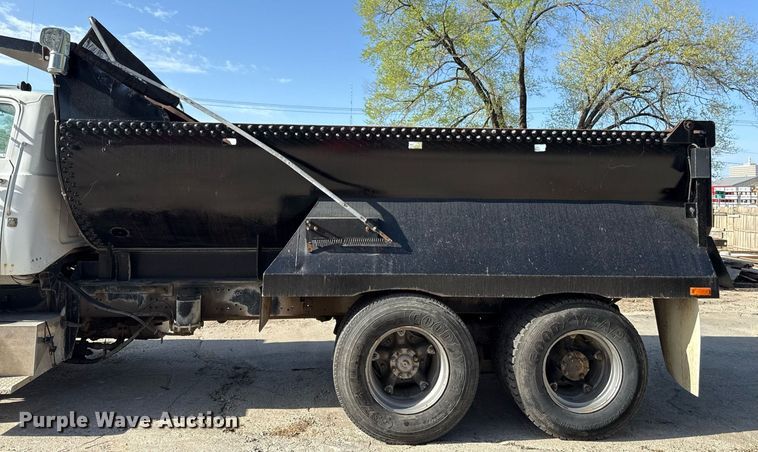 image for item DY8012 1984 GMC Brigadier dump truck