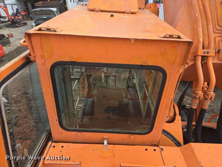 image for item EC0918 Hitachi UH-181 excavator