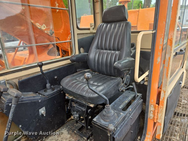 image for item EC0918 Hitachi UH-181 excavator