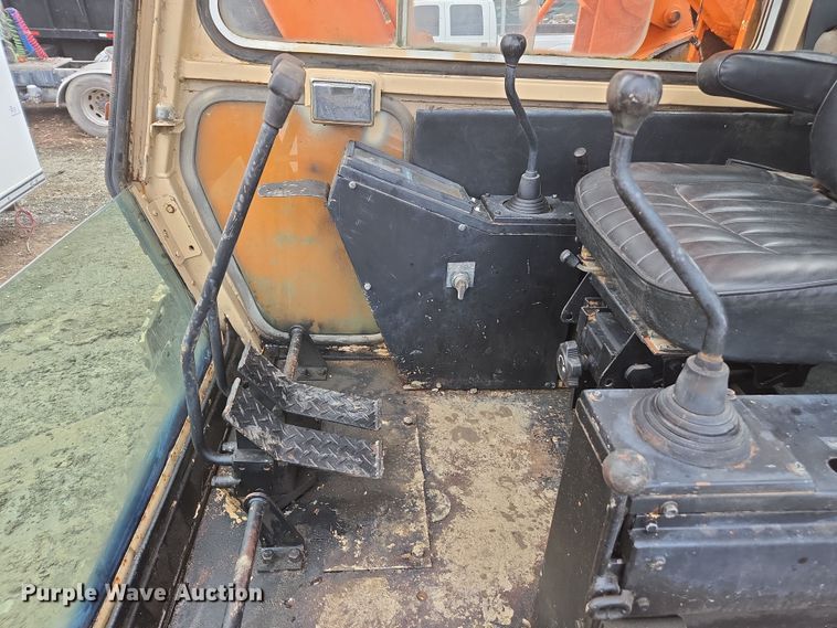 image for item EC0918 Hitachi UH-181 excavator