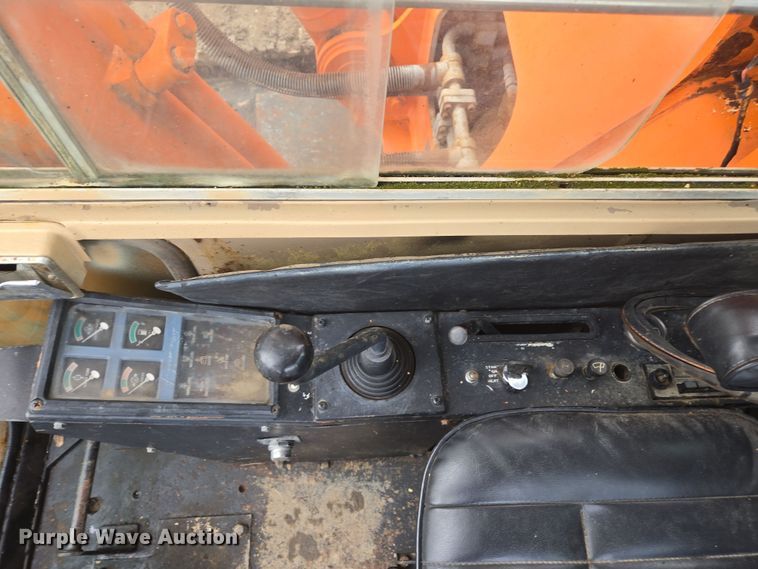 image for item EC0918 Hitachi UH-181 excavator