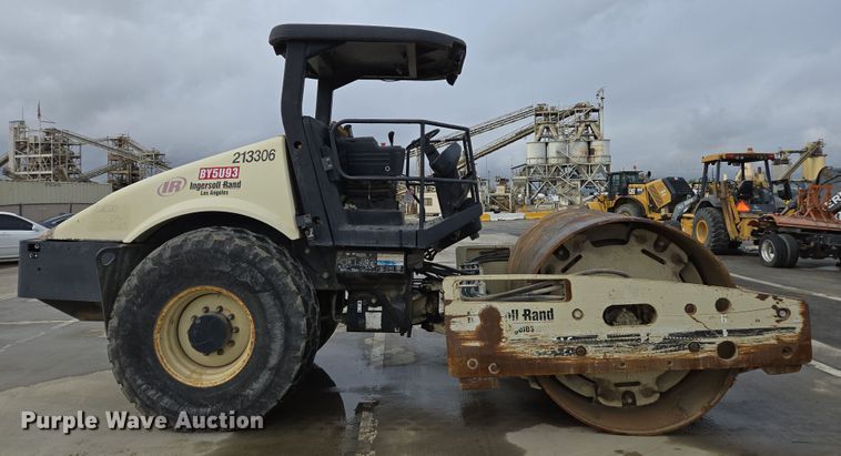 image for item EC0921 2004 Ingersoll Rand SD-122DX TF single drum vibratory roller