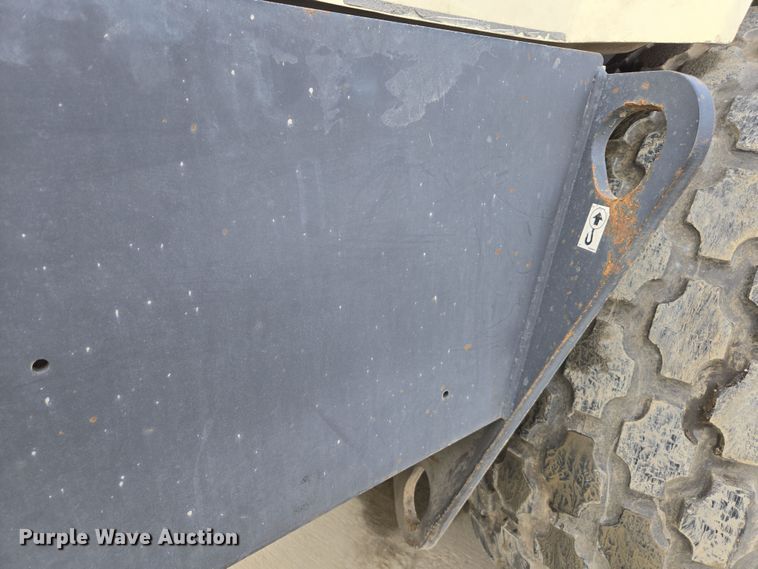 image for item EC0921 2004 Ingersoll Rand SD-122DX TF single drum vibratory roller